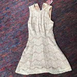 🆕 Cream Lace Sleeveless Dress, sz jr medium. NWT.